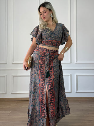 Felvágott hosszú szoknya