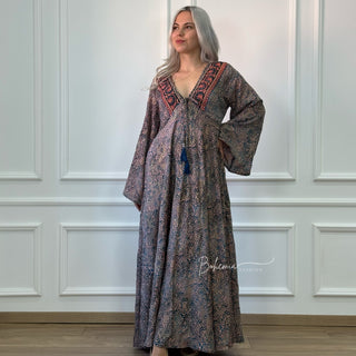 Langärmliges indisches Kleid